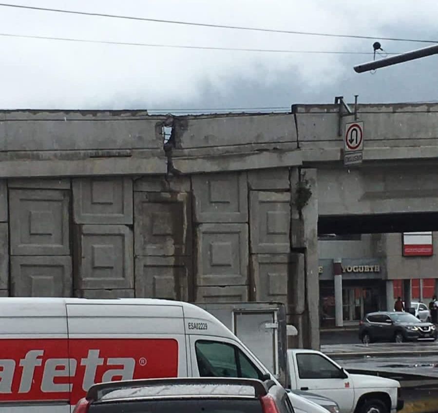 Cicmty's tweet image. #DañosEstructurales En Puente de Av. Alfonso Reyes y Av. Eugenio Garza Sada, Colonia Contry, #Monterrey vía @AtentosMTYSur cc @pc_mty K5MSTD