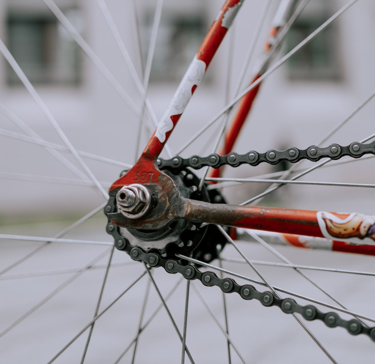 ACFWashington's tweet image. Fridays are for series! If you regret a decision and think about all the other ways you could have had decided you can #tellitinaustrian and say “would have, would have, bicycle chain”.   #haettehaettefahrradkette #acfdc #acfwashington @AustriainUSA 
Photo © Cottonbro