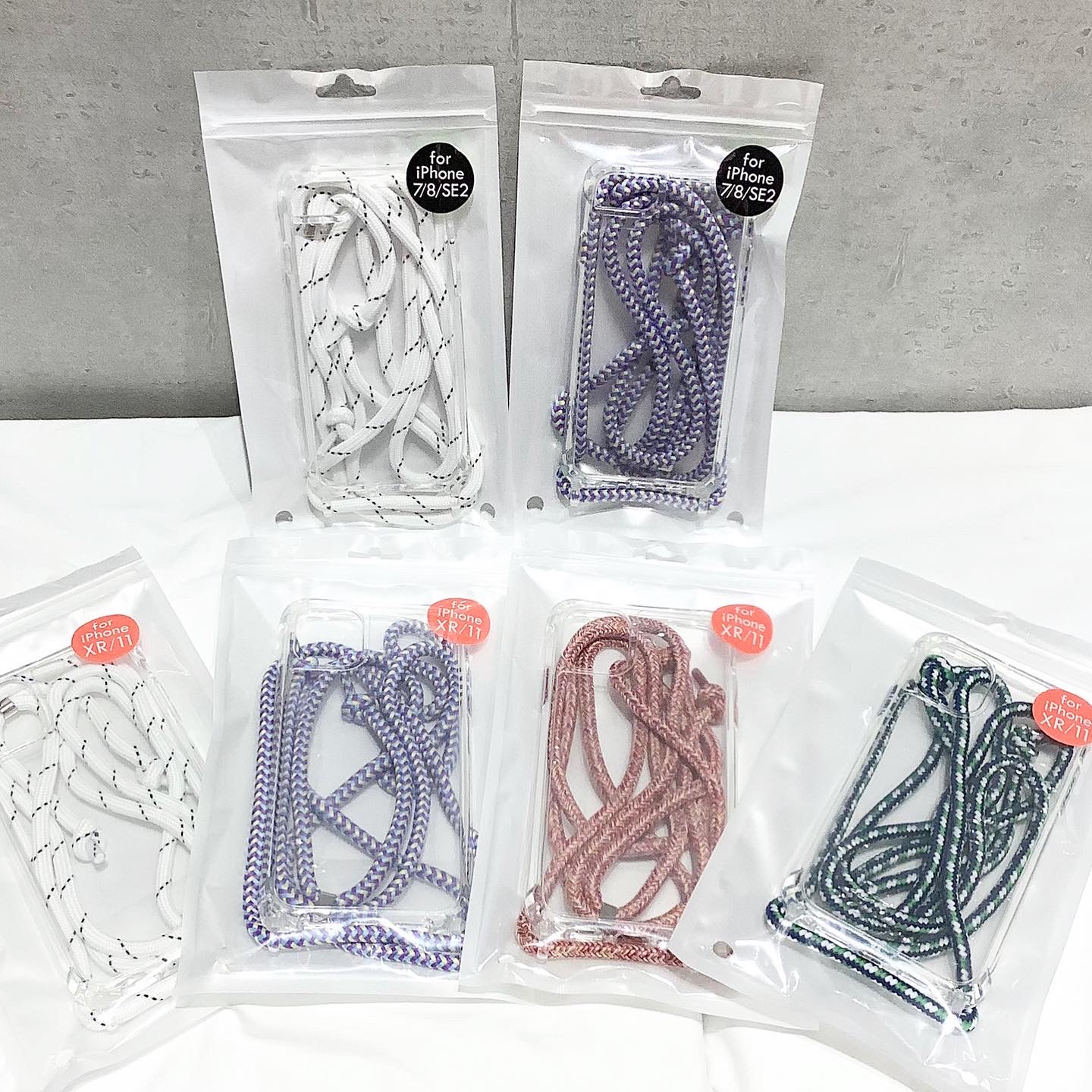 サンキューマート 公式 ストラップ付きクリアiphoneケース が新登場 首から下げれて便利 ストラップの長さ調整可能 ステッカーを挟んでオリジナルに 対応機種 携帯電話iphonexr 11 4種類 携帯電話iphone7 8 Se2 2種類