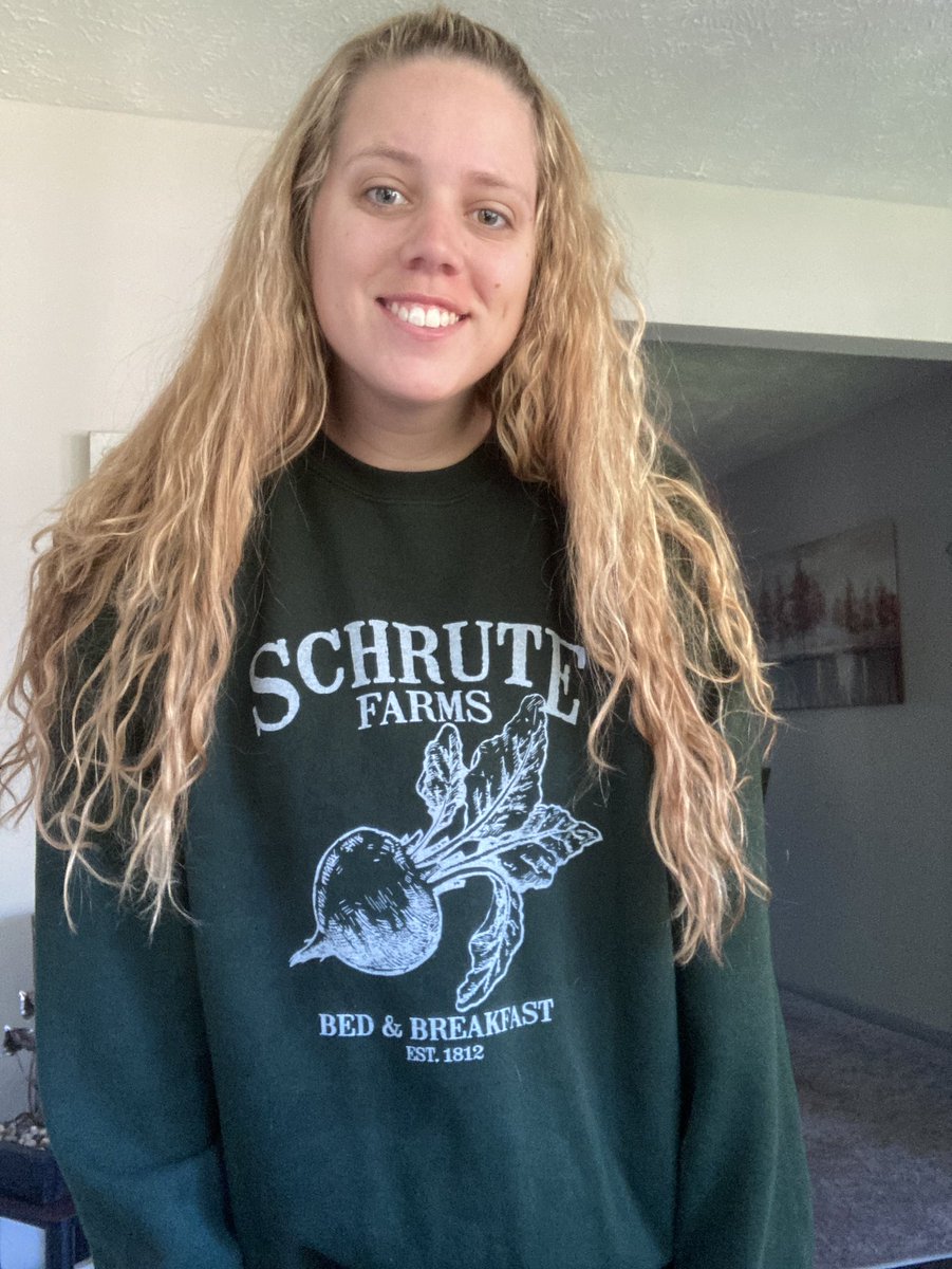 ashsandberg33's tweet photo. I’m a ~FAN~ of working from home. Also a fan of The Office and Dwight Schrute #bearsbeetsBattlestarGalactica #KHSSummerSpirit https://t.co/HeQkgBro86