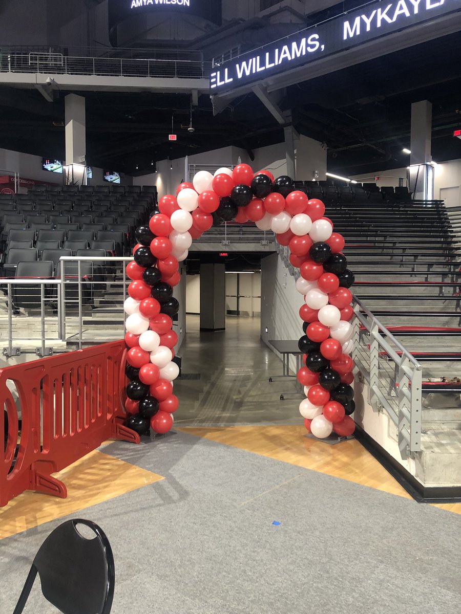 Congratulations to the seniors <a href="/mthealthyowls/">Mt. Healthy Owls</a>