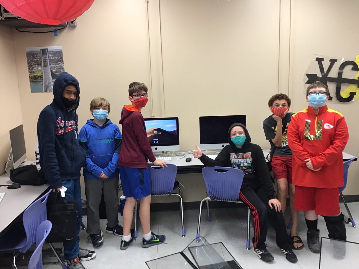 fms_tech's tweet image. Making YouTube videoes with Battlebots! #fmsteach