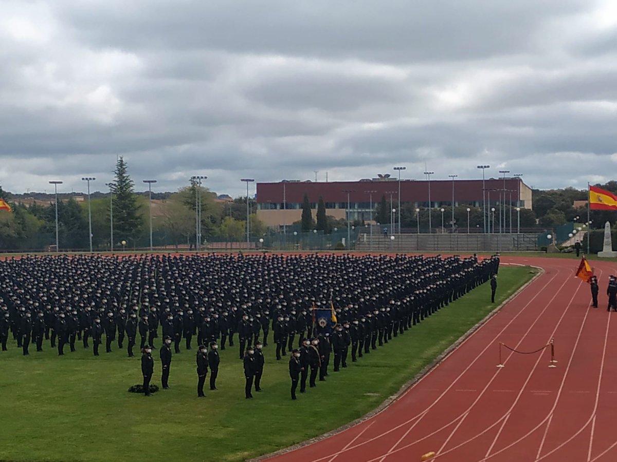 escuelaavila's tweet photo. Desde la #ENP  el @Sup_Policia @escuelaavila   presentes y acompañando al segundo turno de la Promoción XXXVI Escala Básica en el Acto hoy realizado en Homenaje a la Bandera de España.
MUCHA SUERTE COMPAÑEROS 🇪🇸🚔 https://t.co/inA5jVxVRt