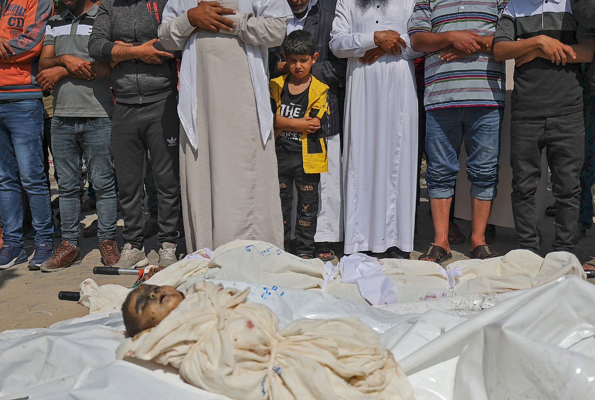jaberalharmi's tweet photo. هذا هو بنك أهداف طائرات الكيان الإسرائيلي في #غزة ..
لا يستطيعون مواجهة أبطال المقاومة في الميدان ، فيلجأون إلى هذا الإجرام ..
#القدس_تنتفض #غزة_تحت_القصف #غزة_تقاوم #كتائب_القسام #حي_الشيخ_جراح #سيف_القدس https://t.co/2xPSSbZhRM