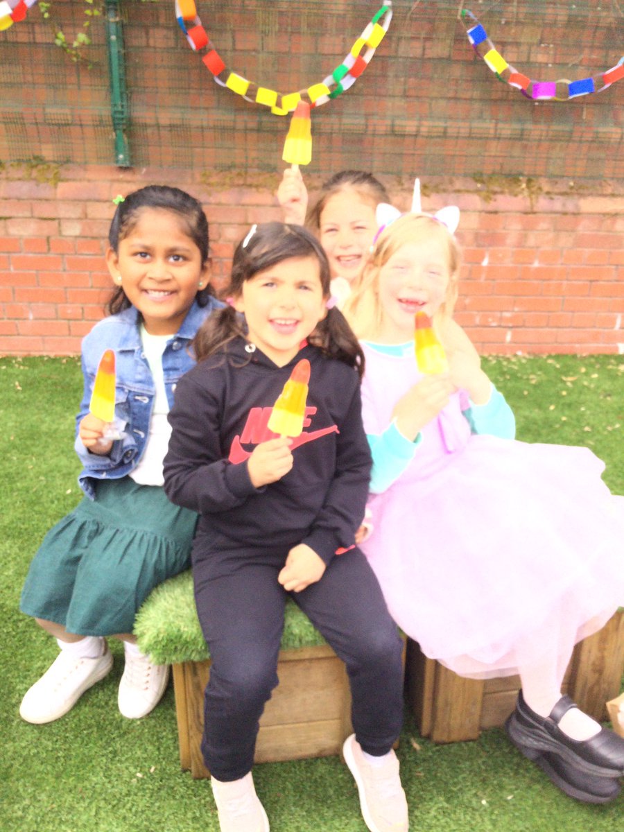 We have enjoyed every part of today celebrating Eid. Thank you to all our families who gave us special treats #smithdownextra