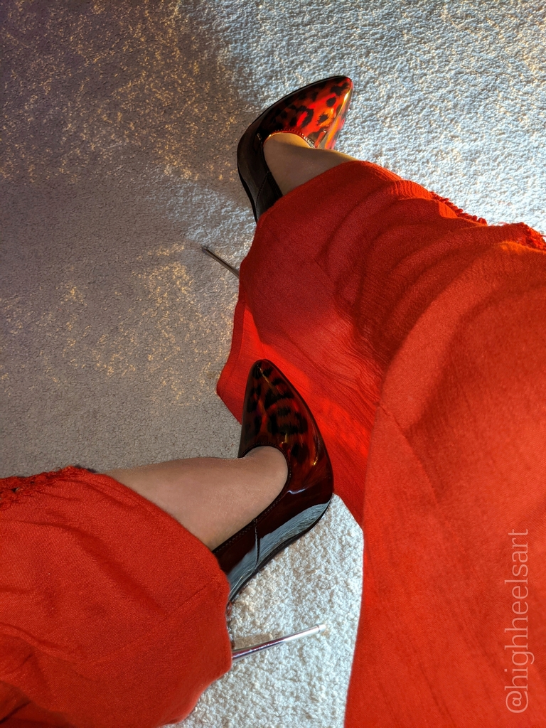 HighHeelsArt's tweet image. Flowy Fire 🔥

#flowyfire #flowypants #highheels #highheelpumps #metalheelpumps #stilettos #stilettoheels #stilettopumps #tacchi #talons #tacones