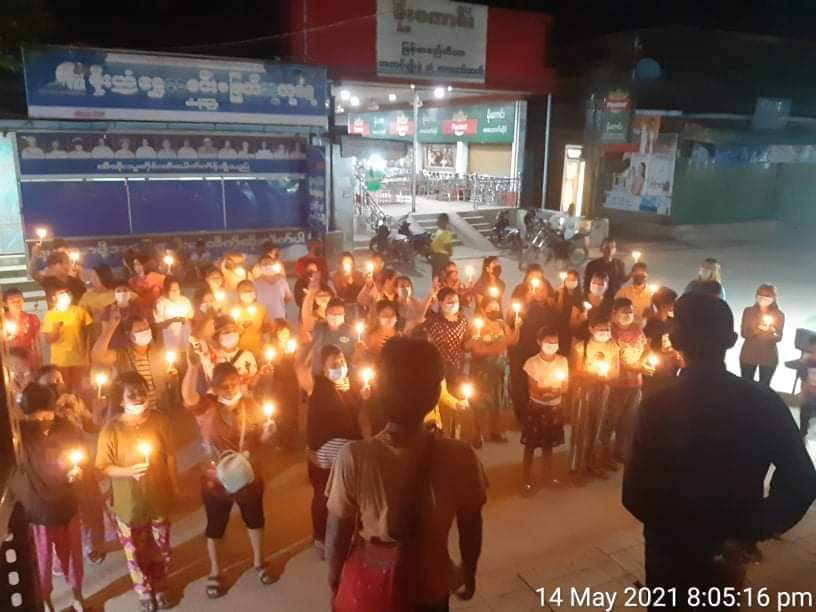 Demonstrating a candlelights night strike for the end of Military Dictatorship in LoneKhin village,
#Hpakant Tsp,Kachin State tonight. 

#May14Coup #WhatsHappeningInMyanmar
#CandleLightStrike https://t.co/pypb3B4bNw
