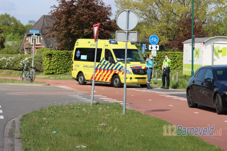 Fietser in #Voorthuizen loopt hoofdwond op bij aanrijding met auto. 112Barneveld.