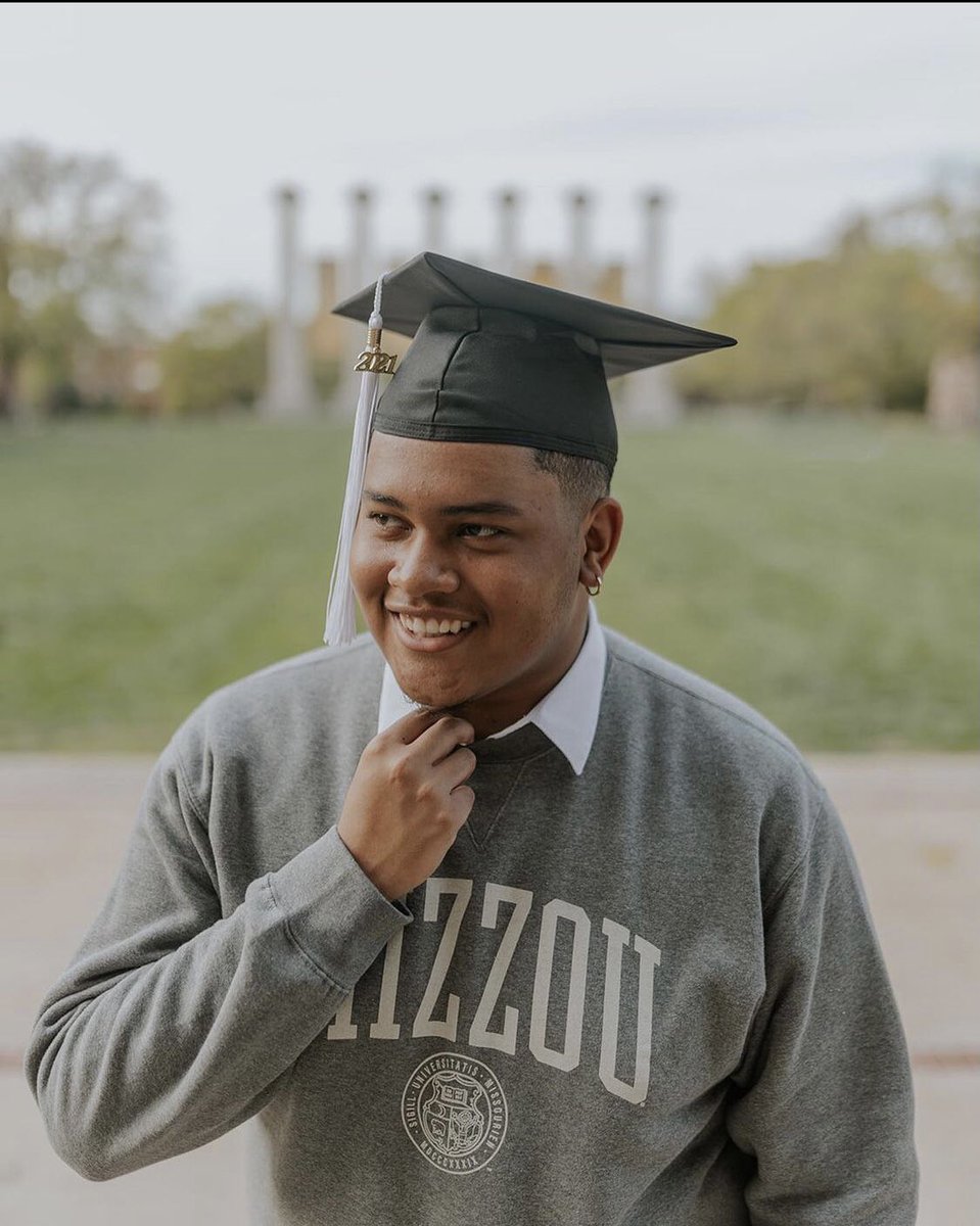 NOIRMIZZOU's tweet photo. Let’s make a thread of all these 🔥 @Mizzou Black graduation pics!

Add your photo(s) in the thread because we need to celebrate this excellence in one place! Congrats on becoming @MizzouBlackAlum! #MIZ https://t.co/Bi7MWDuCvK