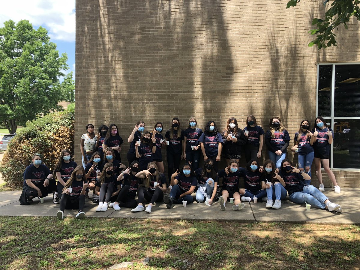 GMSChoirs's tweet photo. GMS 6th Grade Choir and 7th/8th Grade Treble Choirs had a blast today singing at our end of the year pop show with the other GCISD middle schools! It’s been a strange year, but I’m so proud of these singers for pushing through! Videos coming soon!😁 https://t.co/hDHSZsejDs