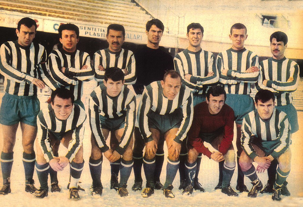 FootballTurks's tweet photo. Giresunspor was founded in 1925 and re-formed in 1967 after the merge of Yeşiltepespor, Akıngençlikspor, Beşiktaşspor. This is from 1967-68 season. Şükrü, Sadettin, İsmet, Ahmet, Muhlis, Erol, Servet, Hüseyin, Ünal, Emin, Mehmet, Ruhi. https://t.co/rSeYNnbFjU