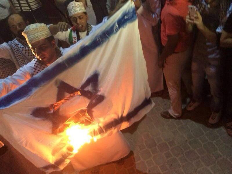 تصحيحاً لمعلومات مغلوطة: لا توجد سفارة للاحتلال الاسرائيلي في #سلطنة_عمان، والسلطنة ليست مطبعة مع الاحتلال
وبـ #مسقط توجد سفارة #فلسطين فقط في حي السفارات تم بناءها من الحكومة العمانية بأعلى المواصفات وتعلوها قبة تشبه قبة الصخرة
موقف السلطنة حكومة وشعباً إلى جانب #فلسطين