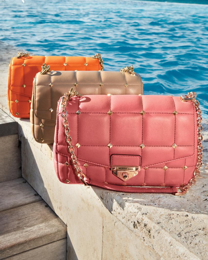 Uživatel Michael Kors Twitteru: „Our summer crush, the #MKSoHo, in every color under the sun. https://t.co/4FVZJgWkIn #MichaelKors https://t.co/eUqbJHdqRQ“ / Twitter