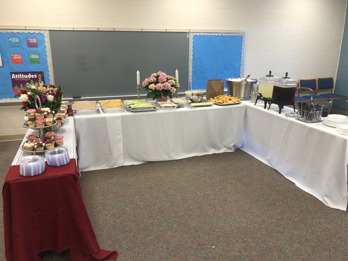 What a wonderful PTO we have!They surprised us with a end of the year teacher appreciation lunch.