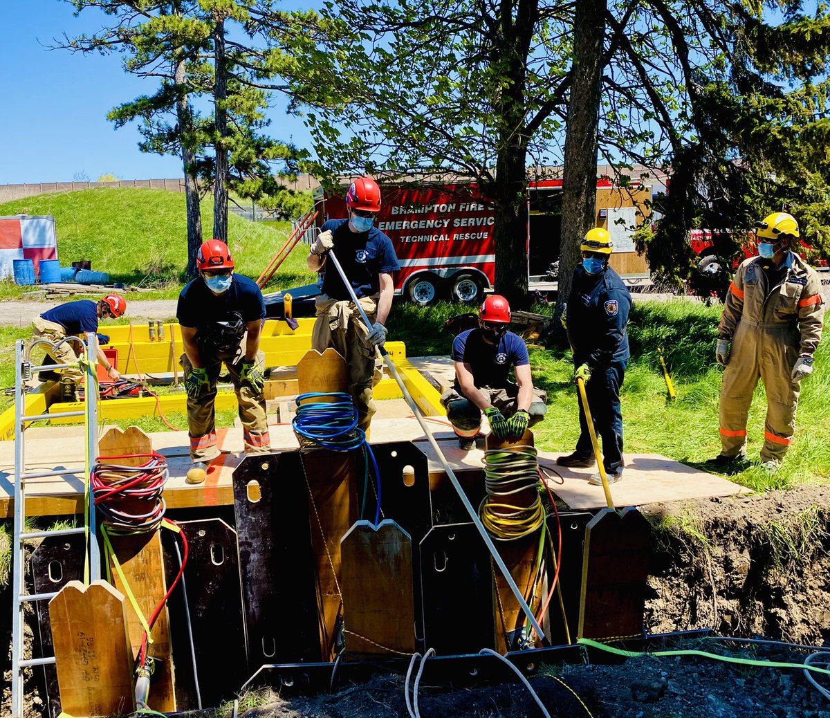 StopDropSmolder's tweet image. Brampton Fire Special Operations week long Trench Rescue course 
With an extensive knowledge base from theory this team utilized critical thinking skills to solve complex problems.  I'm honored to be asked to deliver this course to such an amazing group of professional rescuers.
