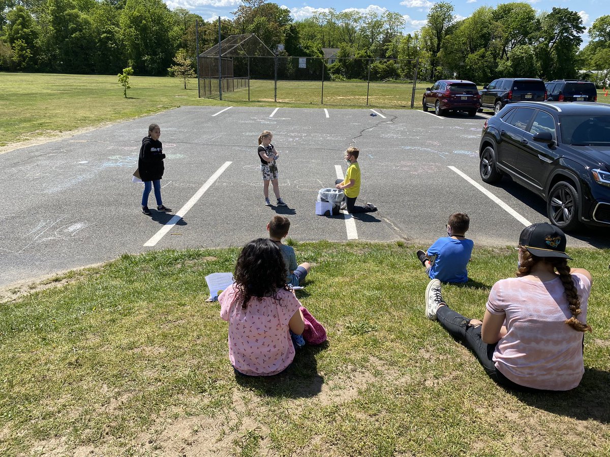 Federico_OAS's tweet photo. A beautiful day to perform a readers theater outdoors! These 4th graders did such an amazing job taking a chapter from the read aloud and turning it into a script! @OceanAveSchool @MTPSpride #OASpride #MTPSpride #NumbertheStars https://t.co/GnDemCJYCP