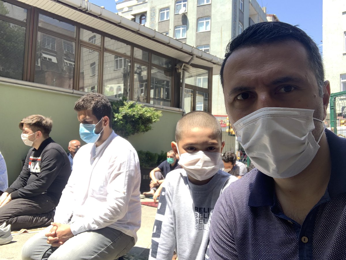 İsrail’in Filistin’e yönelik zulmü nedeniyle hüzünlü ve buruk olduğumuz bu mübarek günlerde Kudüs ve Mescid-i Aksa da şehit olan  kardeşlerimizin acısını kendi acısı gibi hisseden tüm Müslümanların Ramazan Bayramı mübarek olsun.