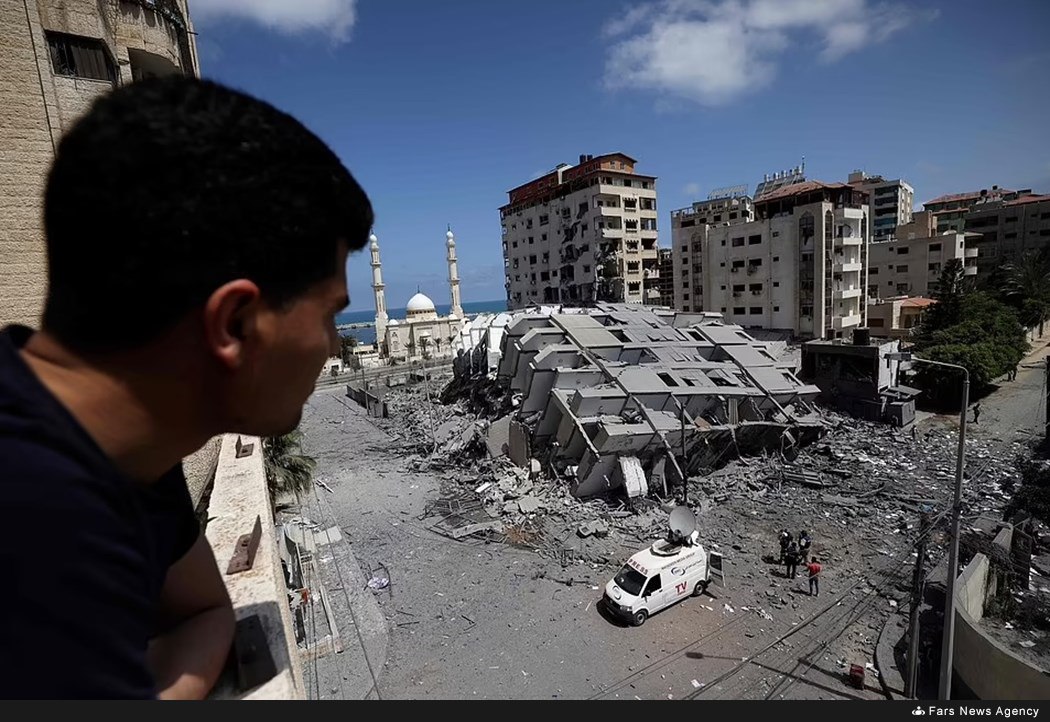 AbidaNasreen12's tweet photo. #المسجد_الأقصىى
The Palestinian child Mahmoud Hamed Toulba, 13, who was bombed by the Israeli occupation forces yesterday at east of Gaza.

#GazaUnderAttack
#PalestineUnderAttack https://t.co/gfPGowtIoI
