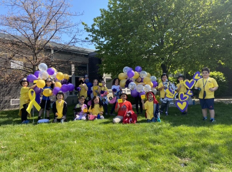 shannonmural's tweet photo. First grade is excited! @kochfirst #d123kol #walk4lla21 https://t.co/xOmv4349ri