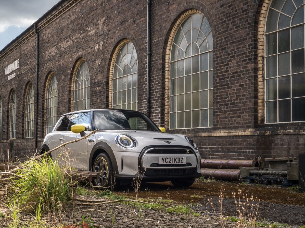 Shrewsbury_MINI's tweet photo. Are you ready to feel MINI Electric? You can now make the switch without having to wait; the first ever Approved Used MINI Electrics are up for grabs and can be driven away today. 

View our Approved Used MINI stock here: https://t.co/Z9oF0FyX8m https://t.co/wqVoNHwB44