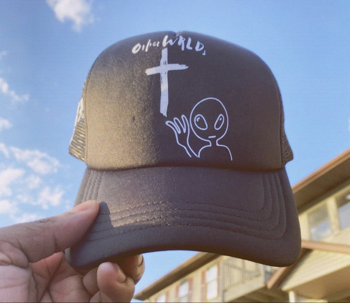 otherwrlds.us

All items are available. A simple retweet could take this a long way, let’s get this trending 🤍 thanks for the support 💪🏿🎸