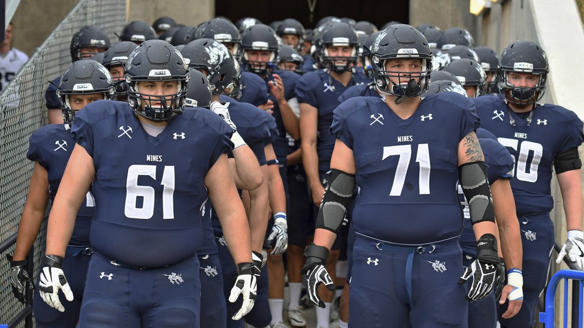 Thanks <a href="/madbacker56/">Coach Brandon Moore</a> for the camp invite! <a href="/greggbrandon1/">Gregg Brandon</a> <a href="/TimBrandon5/">Tim Brandon</a> <a href="/coach_sterbick/">Pete Sterbick</a> @CGrinsteadCSM