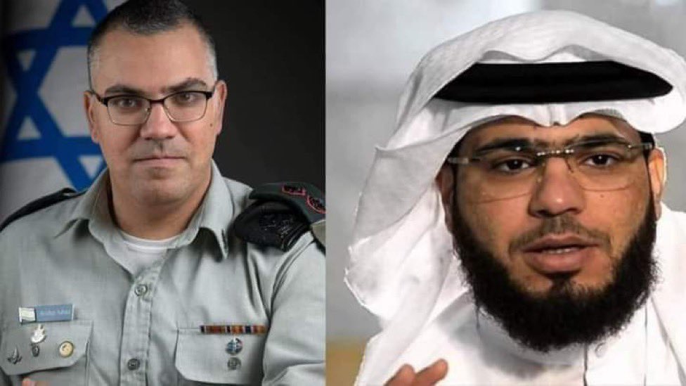 نسمع بنبح الكلاب ولا تجننا
الكلب له حربه بكره نسننها
من دون صهيون .. بذتنا صهاينا
تكفر بالاسلام وتركز كماينها
الله يالانذال يقلع رمسكم عنا
اطماعكم عندنا بانت بواينها. #فلسطين_تنتقض #غزة_تحت_القصف #غزه_الان #غزة_العزة #غزه_تنتصر_للقدس