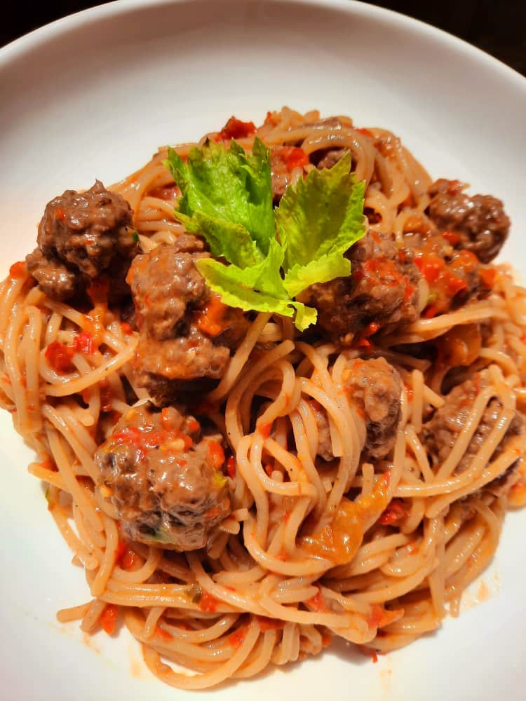 Blenies_'s tweet photo. Bolognese.. 
Or
Spaghetti and meatballs 🤷‍♀️ https://t.co/e36Lnewiup