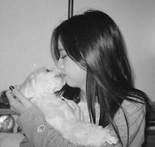 jisoosbts's tweet photo. HAPPY BIRTHDAY TO THE LUCKIEST DOG I KNOW !! LIVE LONG !! (totally not because jisoo so) all jokes aside, thank you for the comfort you give jisoo and thank you for making her happy. happy birthday once again dalgom.
#VisualDalgomDay
#LiveLongDalgom
@BLACKPINK https://t.co/MDzFHOsWqp