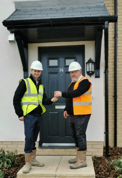SEHFrench's tweet photo. Today the team completed Phase 1 of the #project at the Mackenzie Place Development in #Cockfield. 

Site Manager, Shane Davis handed over the keys to 18 dwellings to Thomas Baker, Project Manager at @OrwellHousing earlier today.

Thanks to @reespryer @Canham_Norwich #RichardMays https://t.co/6mAYr3H93J