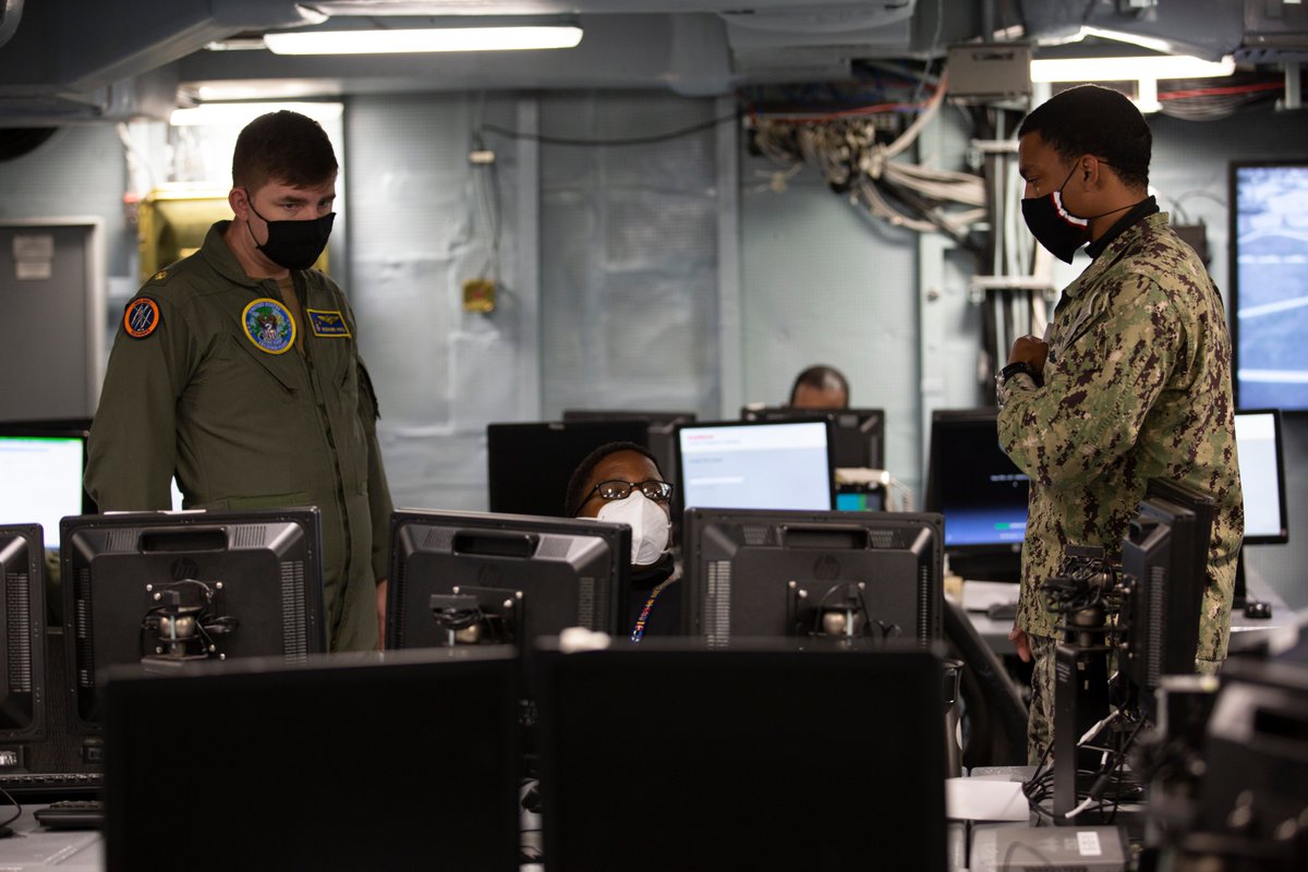 US2ndFleet's tweet photo. @US2ndFleet and @JFCNorfolk Embarks @USSMountWhitney for the Maritime Live Exercise (LIVEX) of #SteadfastDefender2021 #STDE21 #NATO #NavyPartnerships
https://t.co/VlF3ElgjUO https://t.co/X6EIJ3pUkz