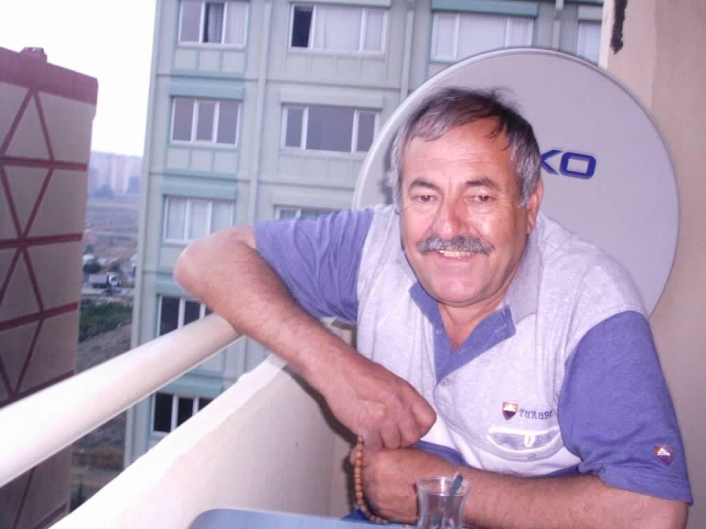 'Yaş alamadığın bir doğum günü;
'Birlikte olunamayan bir bayram daha...