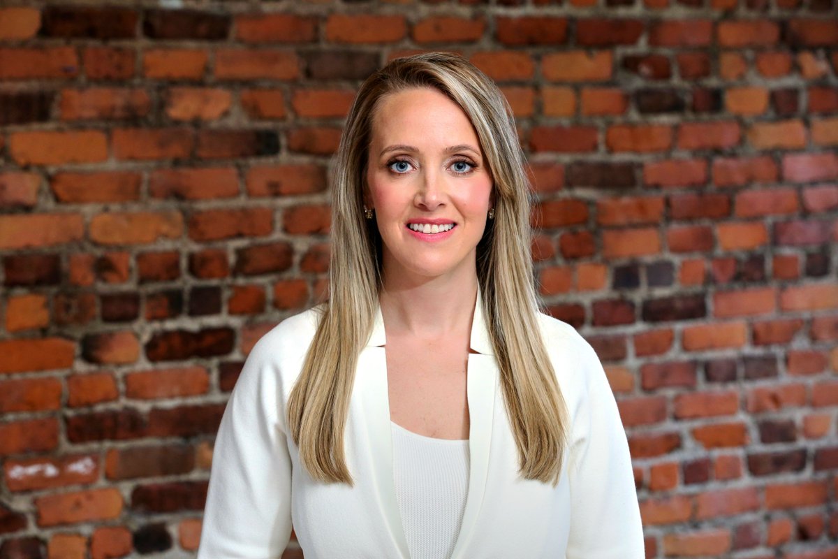 "Like you, I'm incredibly busy and don't have time to constantly re-apply lipstick during the day.  This lip liner keeps my lips looking fresh through lunch, multiple meetings, and into the evening." - Charity Richins, Co-Founder

Shop now 👄
ow.ly/Nvmc50EM1iY