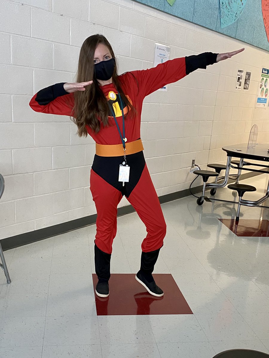fisherUMES's tweet photo. Just doing what we do over here @EagleViewES! Inspiring students to find their SUPER P💥 WERS! @sohEVES @fisherEVES #TogetherWeSoar @FCPSR5 #PositivityInAction https://t.co/Y1VKX2jeTS
