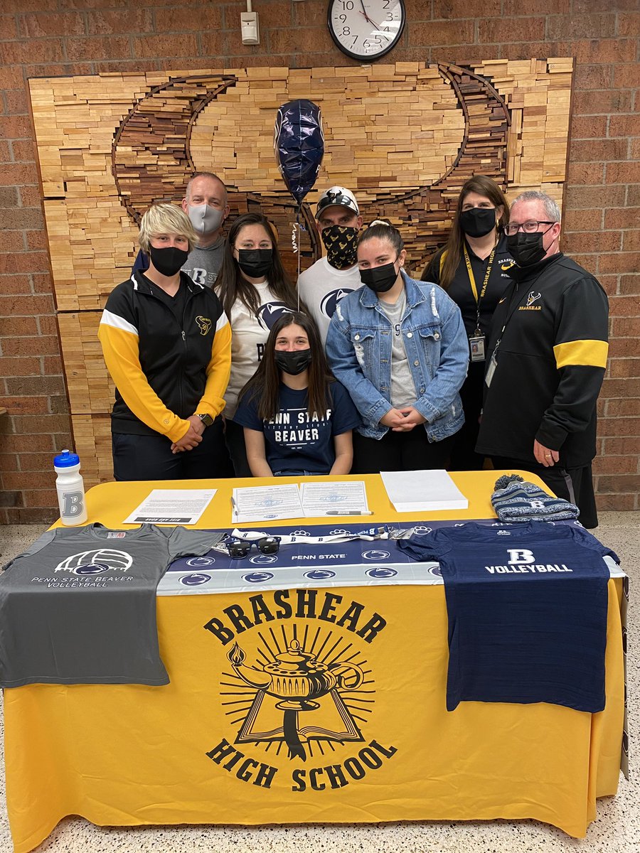 MaddexRenee's tweet photo. Congratulations to my senior starter, Maria Matts, who committed today to Penn State Beaver for softball 🥎 and volleyball! #GOBULLS @kimberlysafran @BrashearHS @590_Crane_Ave @PGHCityLeague https://t.co/xaj6s4EXVC