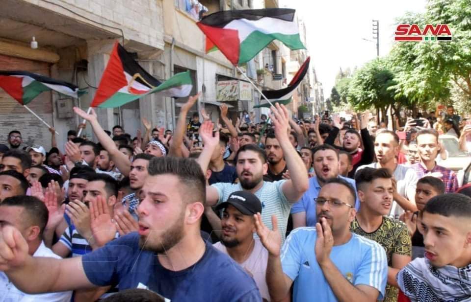 RoaaAlsah's tweet photo. من حماة.. هُنا القدس..🇵🇸🇸🇾
للقُدس سلامٌ آتٍ..✌🏻
#GazaUnderAttack
#Gaza_Under_Attack
#Palestine
#جرائم_اسرائيلية 
#انقذوا_حي_الشيخ_جراح
#لا_لتهويد_القدس
#savesheikhjarrah 
#ŞeyhJarrahmahallesinkurtarın
#SalvailquartierediSheikhJarrah https://t.co/05cyYwHhqm