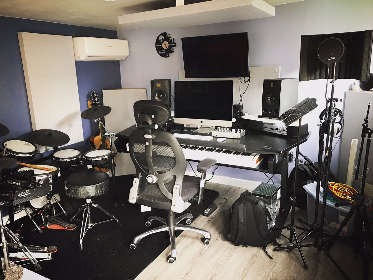 Equipment is all in 👊🏻 #studio #recording #musicproducer #composer #setup