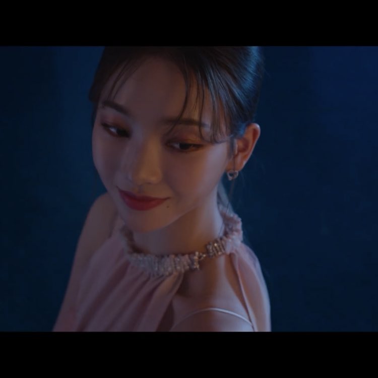 너자꾸 그런얼굴로... 천서진처럼 연기해라... 그래라.......