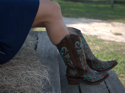 TheBootJackSC's tweet photo. Time to kick back in your favorite pair and enjoy the weekend. 
#boots https://t.co/PjUL1o6dp3
