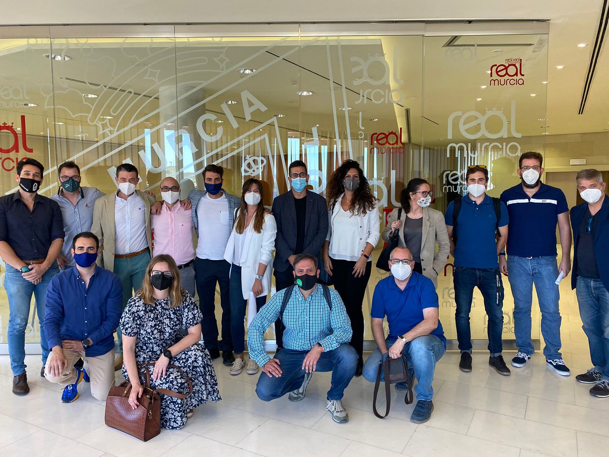 semymas's tweet photo. Momento oportuno para el nacimiento de algo tan necesario: la Asociación de Empresas y Profesionales del #MarketingDigital de #Murcia. ¡Gracias @ginesmayol por invitarnos a la reunión para presentar la iniciativa! Posibles miembros, posible logo, posible sede... va tomando forma! https://t.co/eJChonJKsS