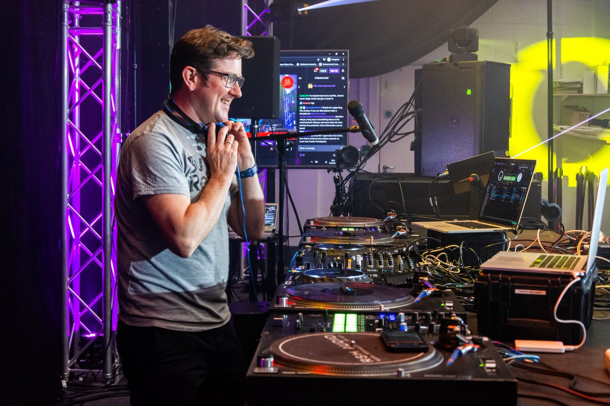 MartinAudioLtd's tweet photo. If you're looking for some Friday tunes, MD Dom Harter is live on Twitch, following a great set by Sales Director Brad Watson, for #Raid2Recovery in aid of #WeMakeEvents. Watch here: https://t.co/qDmBUONUXd. With thanks to @erlasersandsfx, @TheVideoHive & the #MartinAudioFamily. https://t.co/rDlc0PB587