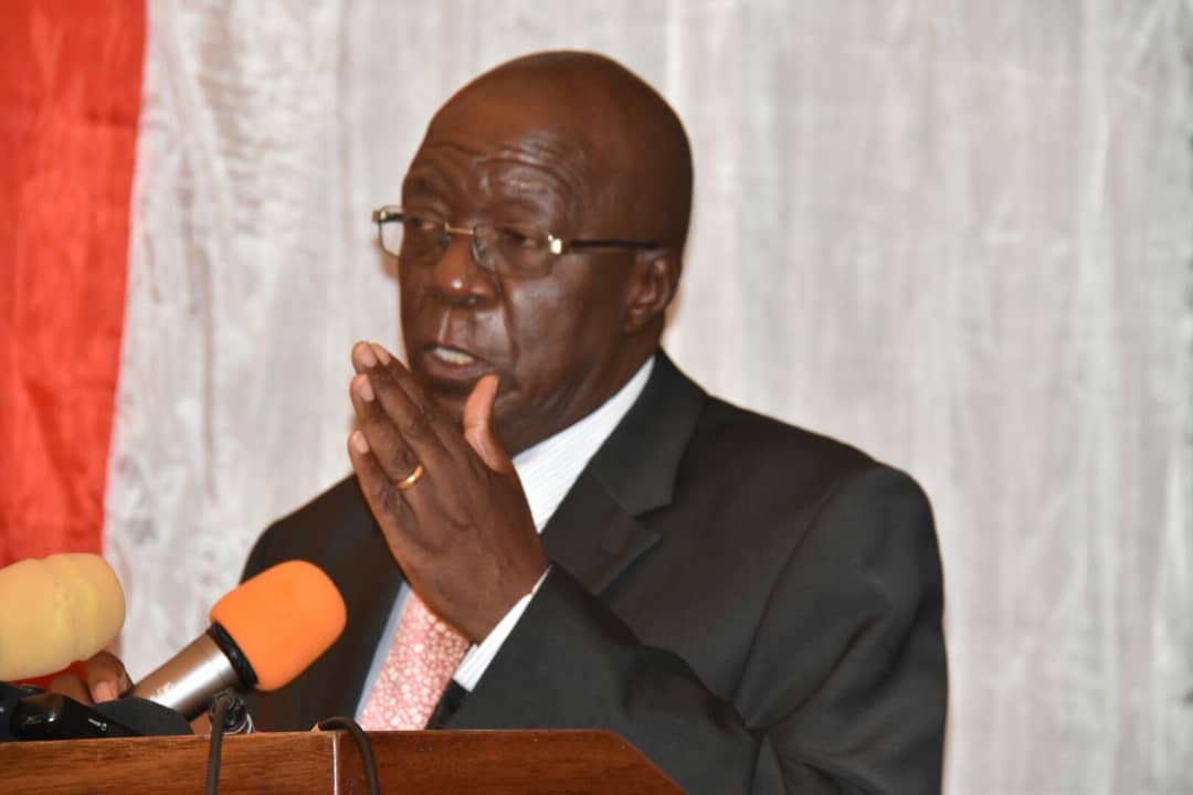 24Burundi's tweet photo. Au Club du Lac Tanganyika. Conférence sur le pouvoir génocidaire de Micombero. organisée par le Sénat. Le conférencier  Sylvestre Ntibantunganya  a brossé  le tableau des   actes stratégiques   posés par Micombero pour arriver à anéantir la monarchie et exterminer les Bahutu https://t.co/jvaGdvBt7p