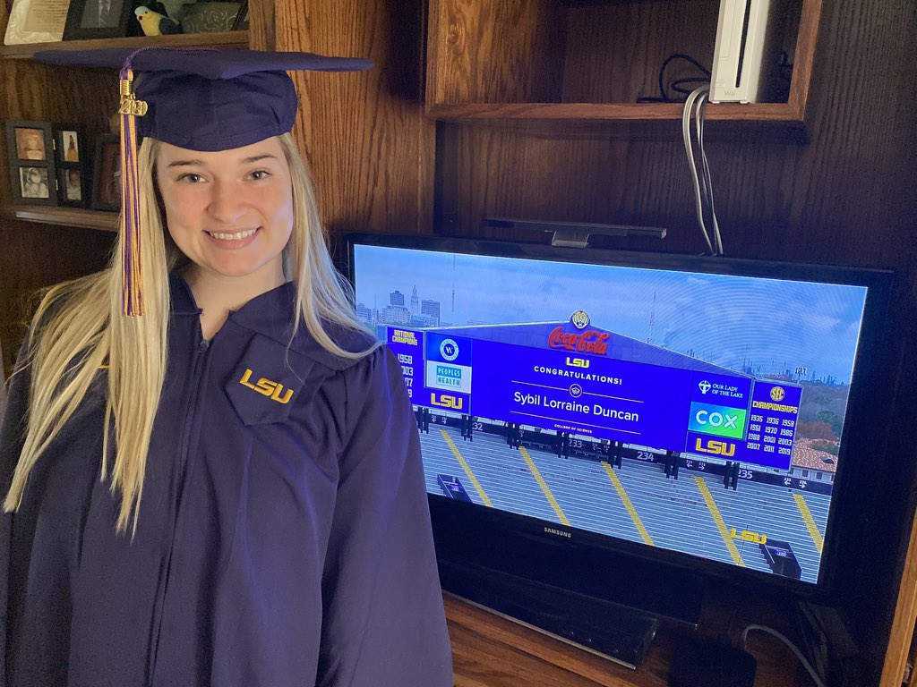 May 2021 vs. Dec 2020. Thank you @LSU for giving the Class of 2020 an opportunity to graduate safely in-person! So proud of my sister! #LSU20 #LSUgrad @AlumniLSU @lsuscience