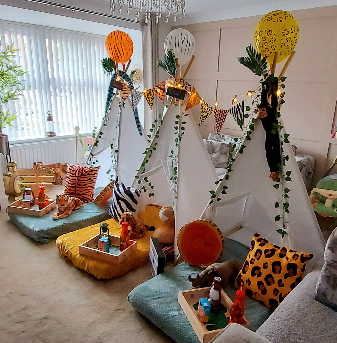 hideandsleepTP's tweet photo. We had the pleasure of doing this super setup today for 3 lucky boys. 🐍 🦁  🐒 🐅 🐘
#teepeesleepover 
#eastyorkshire 
#JungleFever 
#FF 
#Hideandsleep https://t.co/IqBybHUjQp
