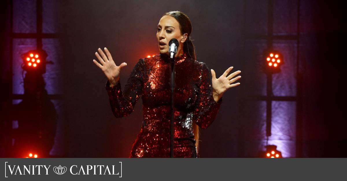 NavarraCapital's tweet photo. 👉 #VANITYCAPITAL | Mañana sábado, en nuestro https://t.co/CRFtefHrP1, preciosa ENTREVISTA #enexclusiva con la cantante @monicanaranjo. Música, escritura, televisión... La 'Pantera de Figueras' se ha atrevido con todo en sus casi treinta años de trayectoria. @navarrarena https://t.co/GhcTLgjAPR