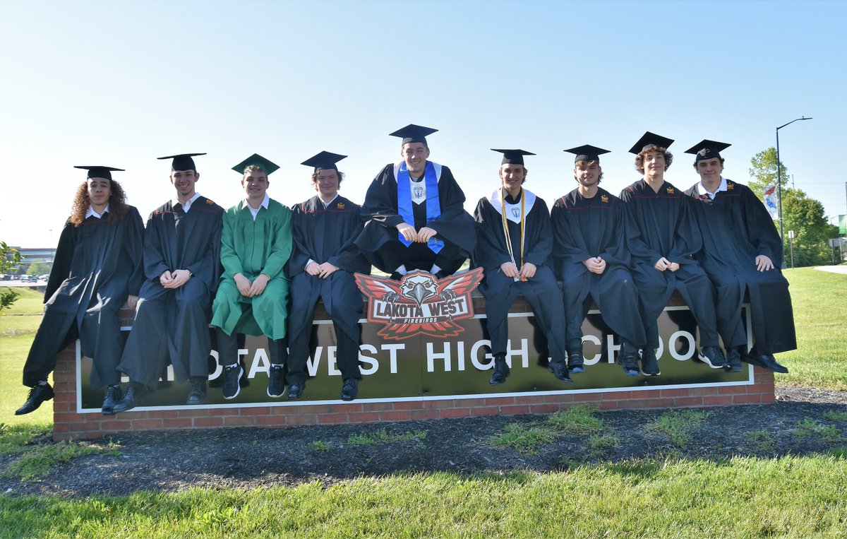 Lakota_West_Lax's tweet photo. Congrats to our seniors!!  Thank you to Melissa Amsbaugh for the great pic! https://t.co/KWGzot8jBH