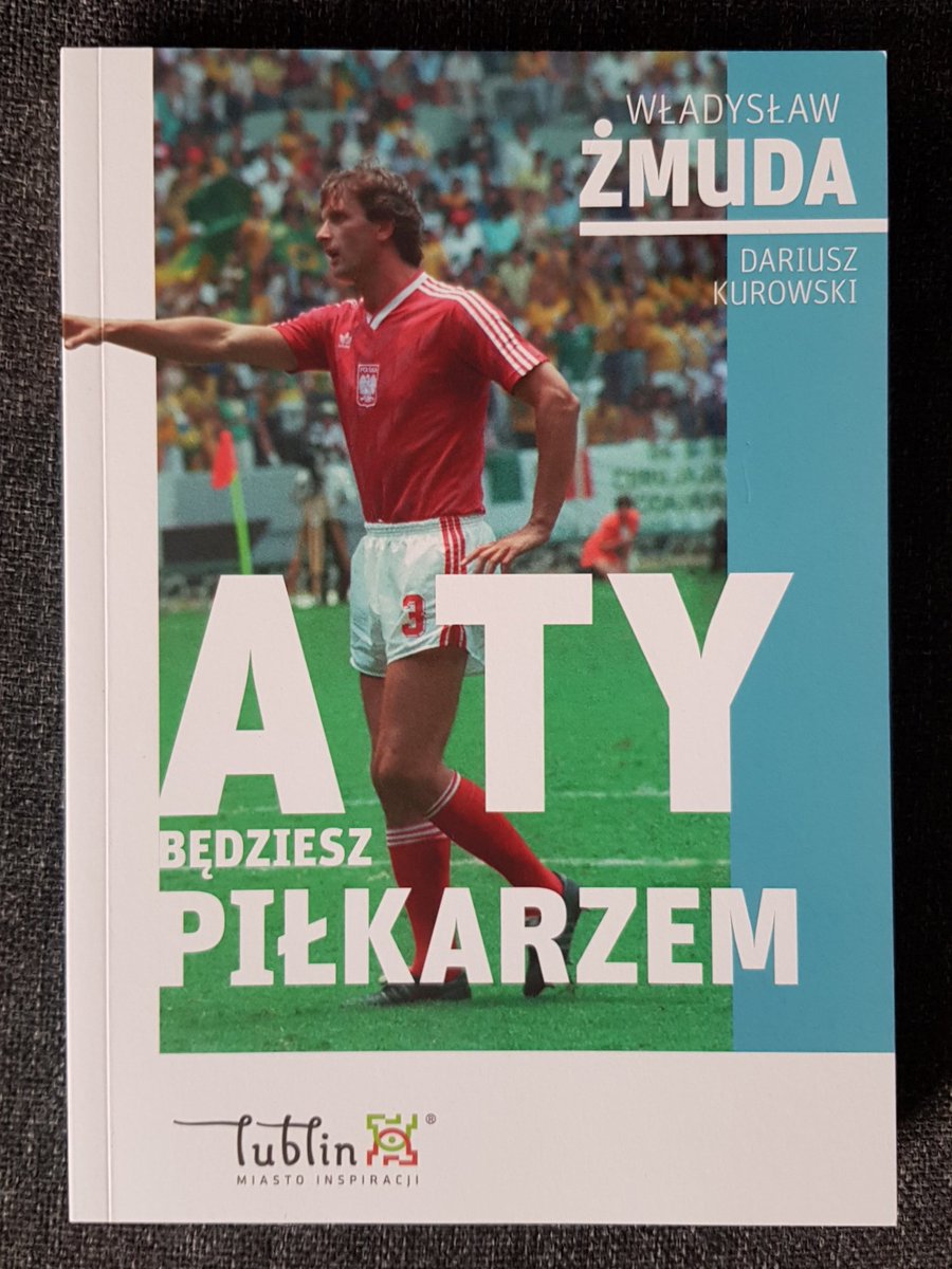 FotoPyK's tweet photo. Wpadł do mnie ziomo z Legionowa i przyniósł... książkę, którą napisał z Władysławem Żmudą.
Nowa pozycja na rynku! 🚨⚽️
#Kurowski #Zmuda https://t.co/jb8cIXVARA