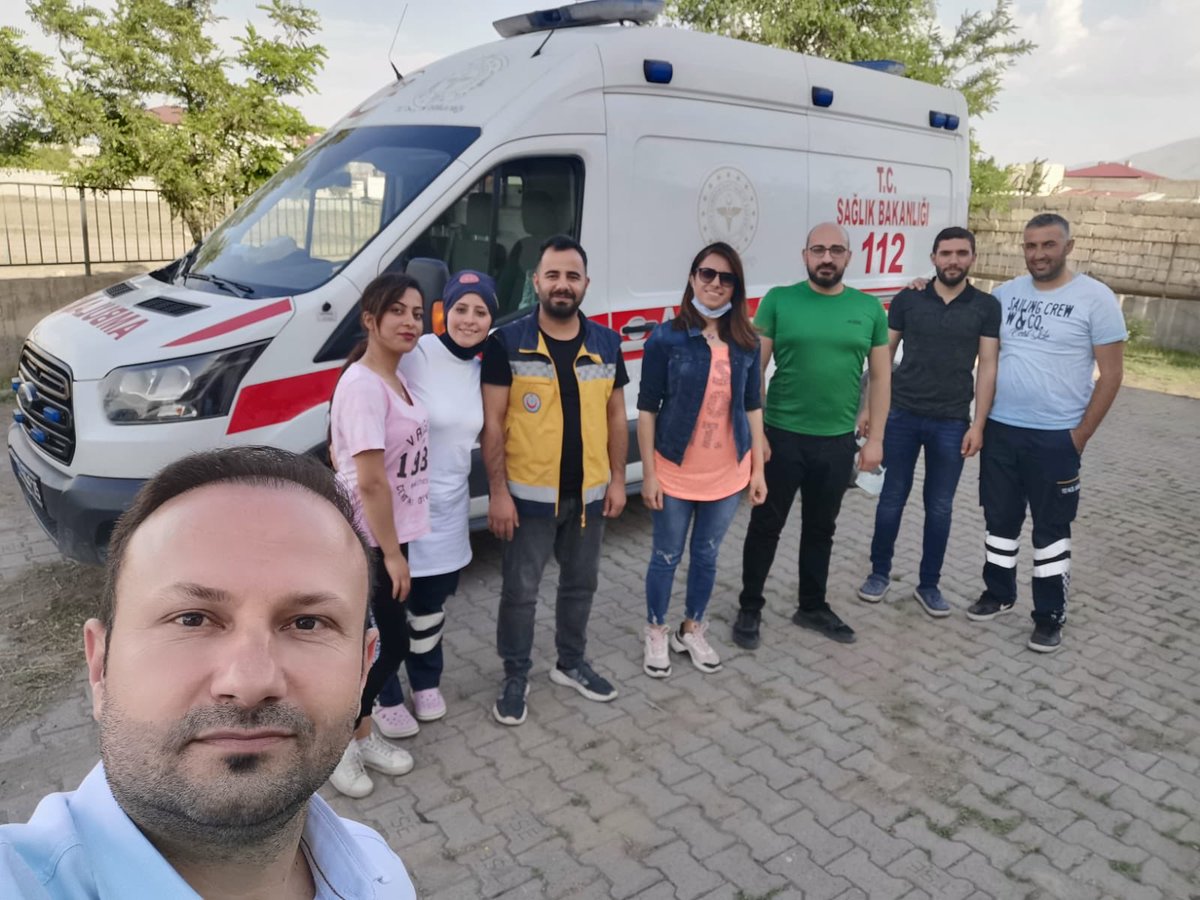 Ramazan Bayramı’nın 2. gününde Karakoyunlu İlçe TSM ,112 İstasyonu ,Merkez 112 İstasyonları,KKM ,GAMER ile PCR Labaratuvarında görevli Yöneticilerimizi ve sağlık çalışanı arkadaşlarımızı ziyaret ettik,bayramlarını kutladık.
#SağlıkSen