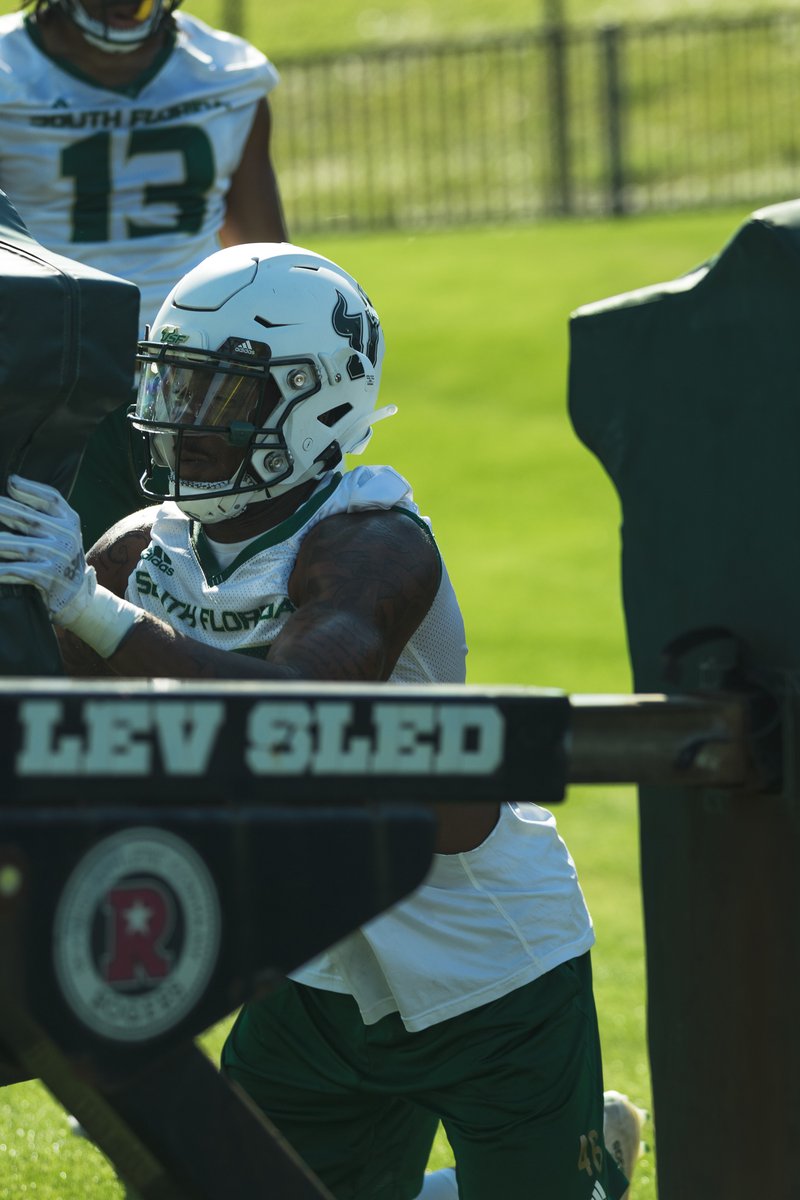 USFFootball's tweet image. When they aren't showing off their dance moves, @DaQuanBowers91 and the D-Line always bring the intensity for each rep 😤💪

#US2F🤘