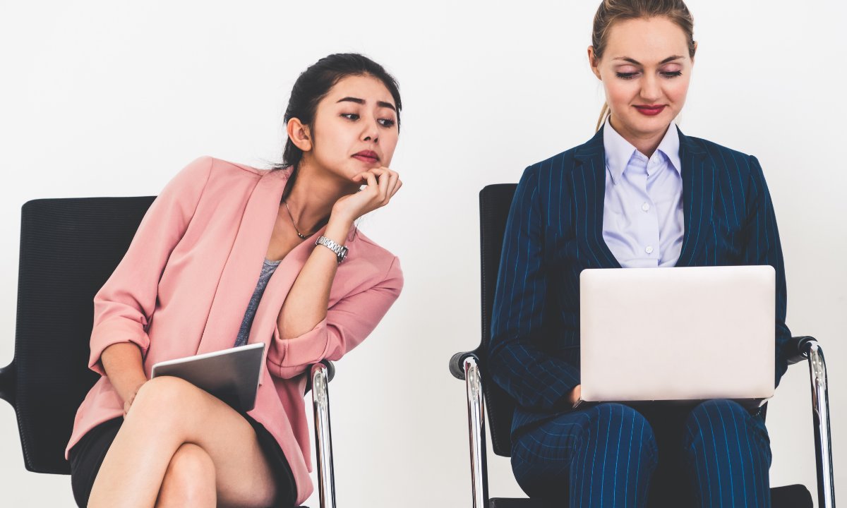 startupmajor's tweet image. When inspiration leads to plagiarism:
When working on visual design be careful not to steal or infringe upon the copyright of another’s work.
#startupmarketing #visualdesigntips #customerinsights